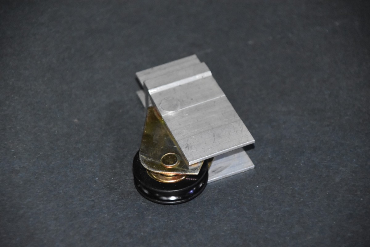 SLIDING SINGLE WHEEL (PLASTIC)