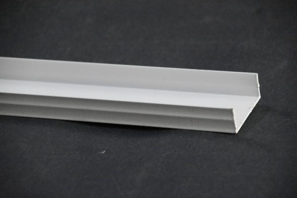 SHOWER JAMB (WHITE) 16 FT.