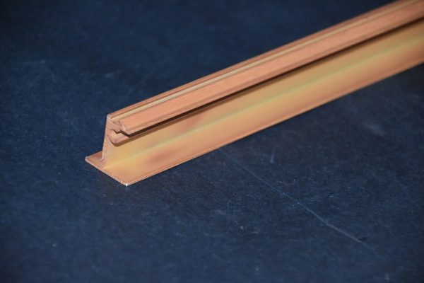 LOUVRE HEAD ( WOODGRAIN) PER FT