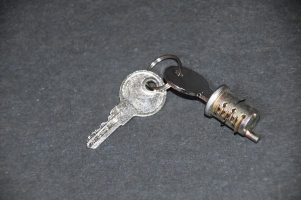 SLIDING DOOR CYLINDER