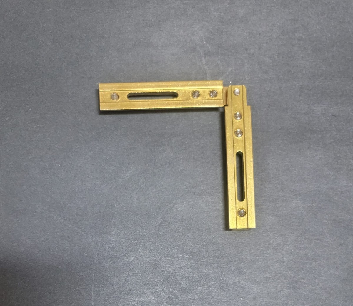 HEADER ADJUSTABLE BRACKET